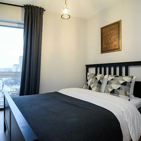 With Parking Close To Outlet Park *